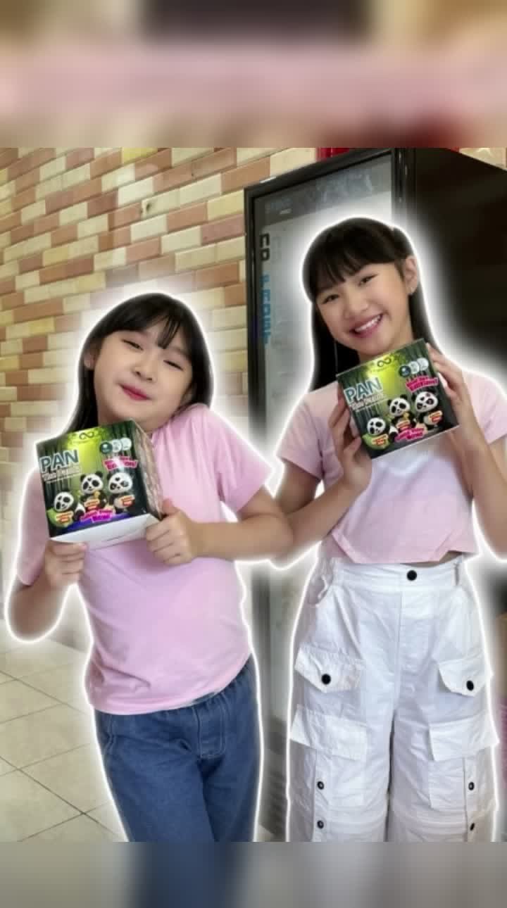 Anak-anak dengan PAN The Panda